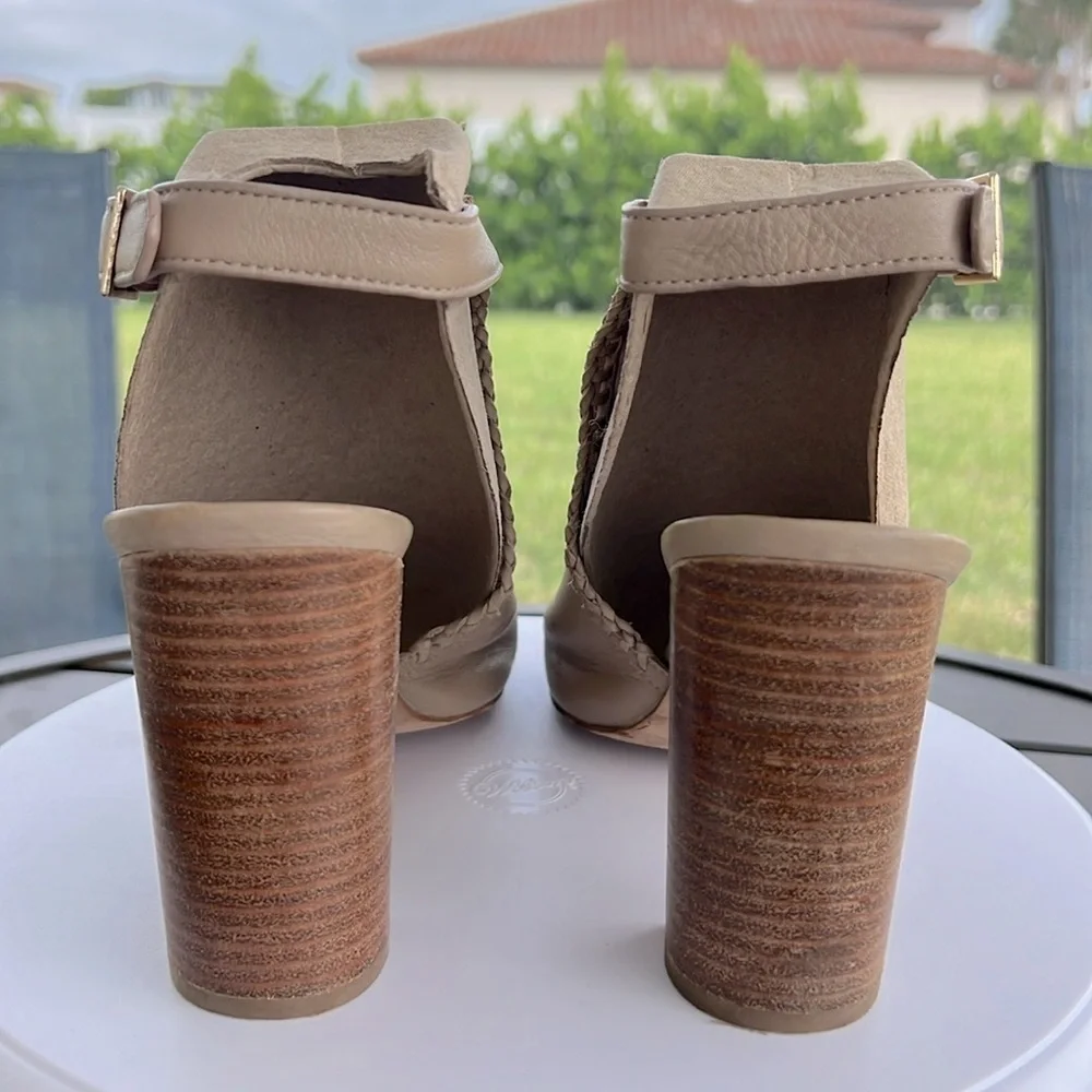 Kate Spade Minimalist Taupe Leather Block Heel Sandals 9 Quiet Luxury Chic
